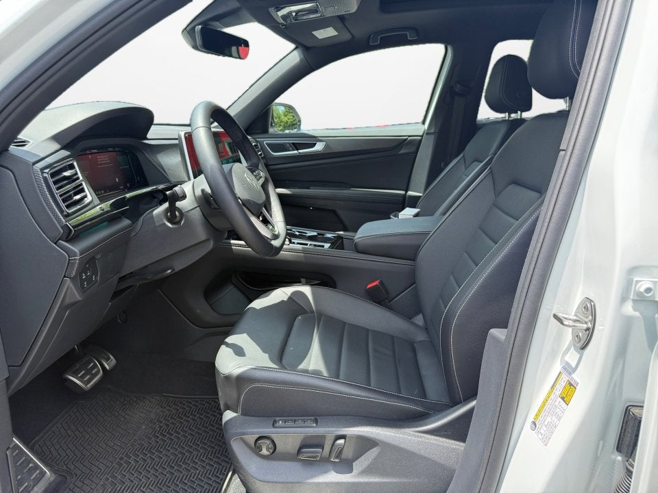 2025 Volkswagen Atlas Cross Sport 2.0T SEL R-Line Black