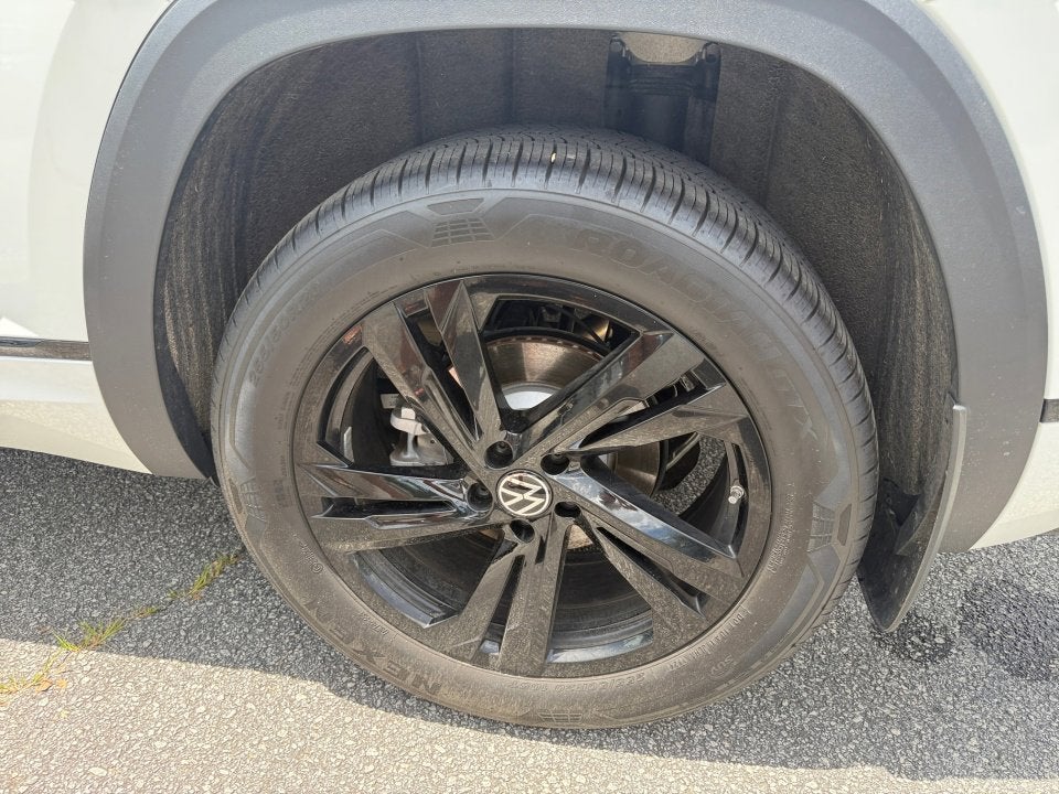 2025 Volkswagen Atlas Cross Sport 2.0T SEL R-Line Black