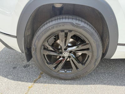 2025 Volkswagen Atlas Cross Sport 2.0T SEL R-Line Black