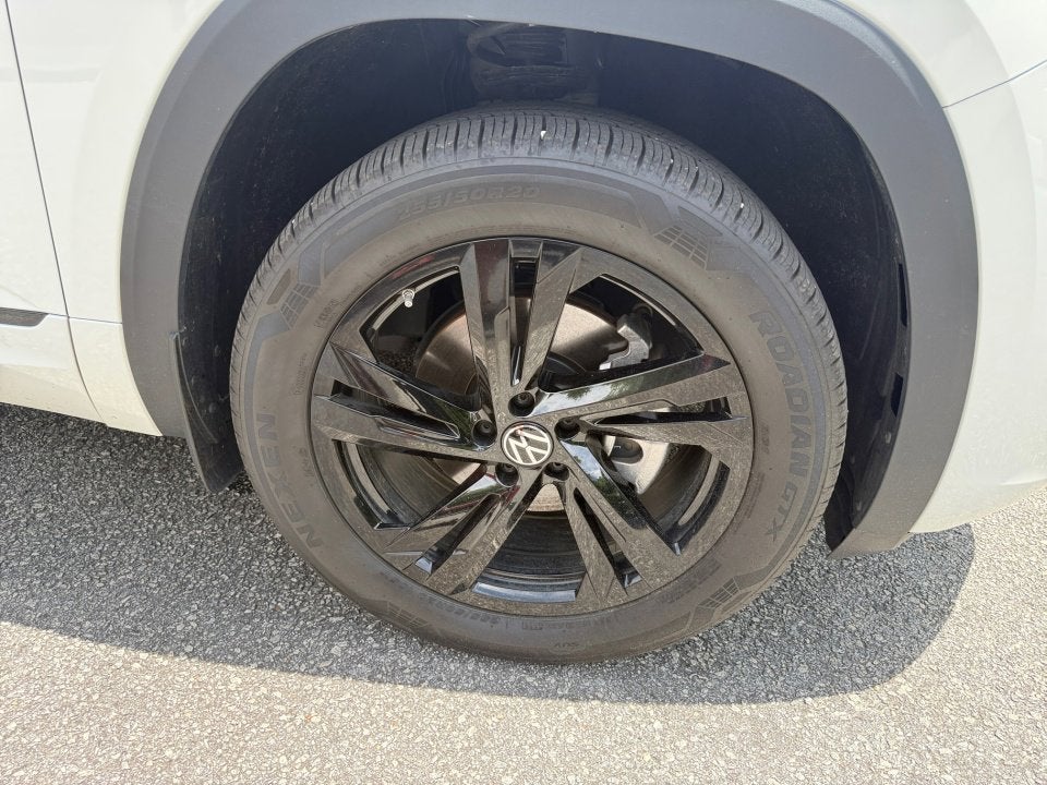 2025 Volkswagen Atlas Cross Sport 2.0T SEL R-Line Black