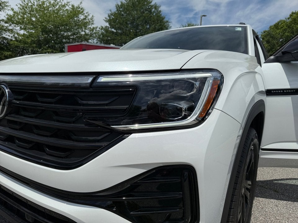 2025 Volkswagen Atlas Cross Sport 2.0T SEL R-Line Black