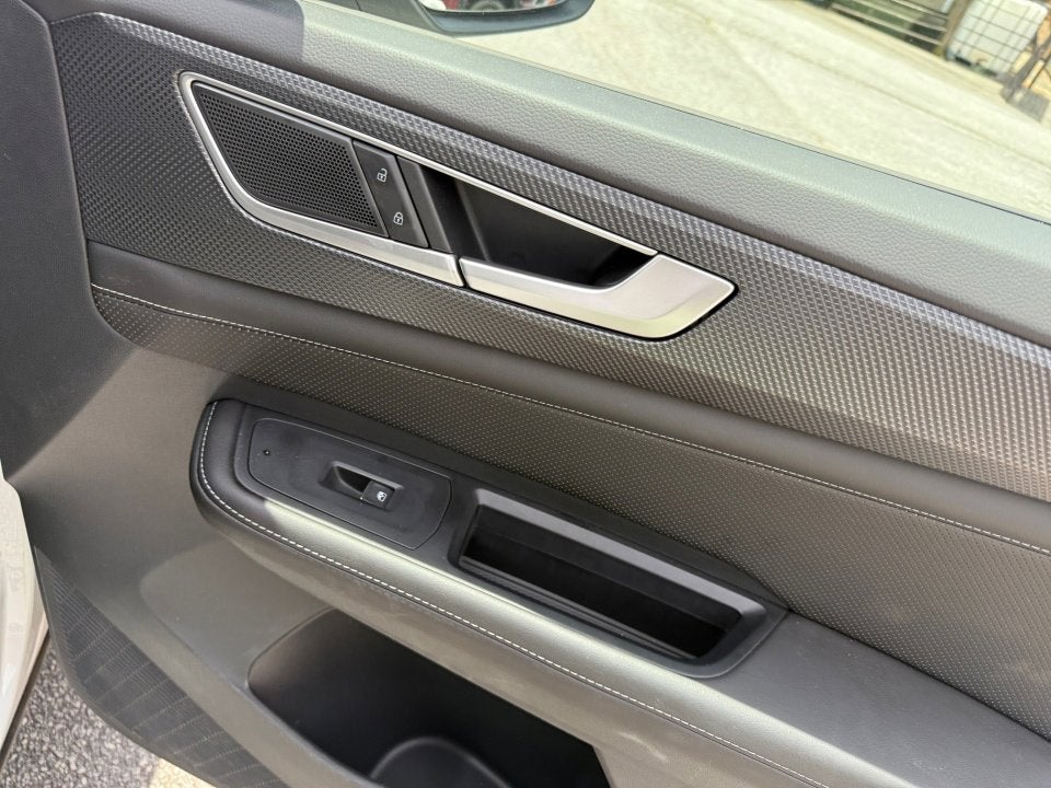 2025 Volkswagen Atlas Cross Sport 2.0T SEL R-Line Black