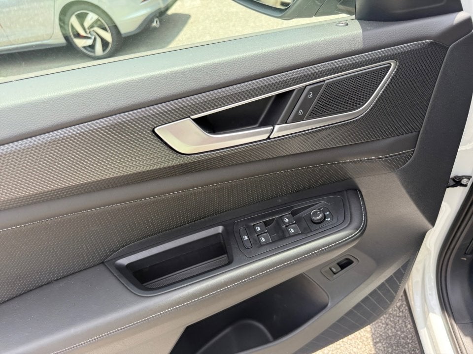 2025 Volkswagen Atlas Cross Sport 2.0T SEL R-Line Black