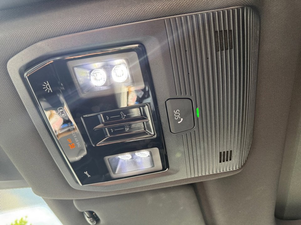 2025 Volkswagen Atlas Cross Sport 2.0T SEL R-Line Black