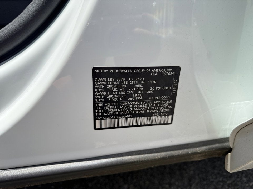 2025 Volkswagen Atlas Cross Sport 2.0T SEL R-Line Black