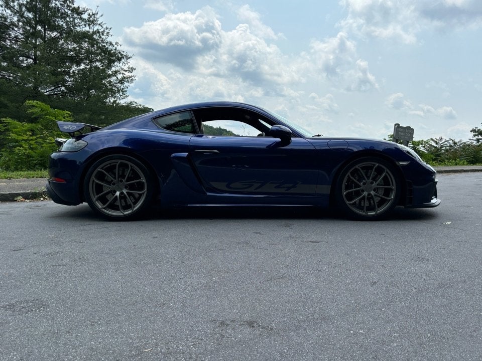 2022 Porsche 718 Cayman GT4