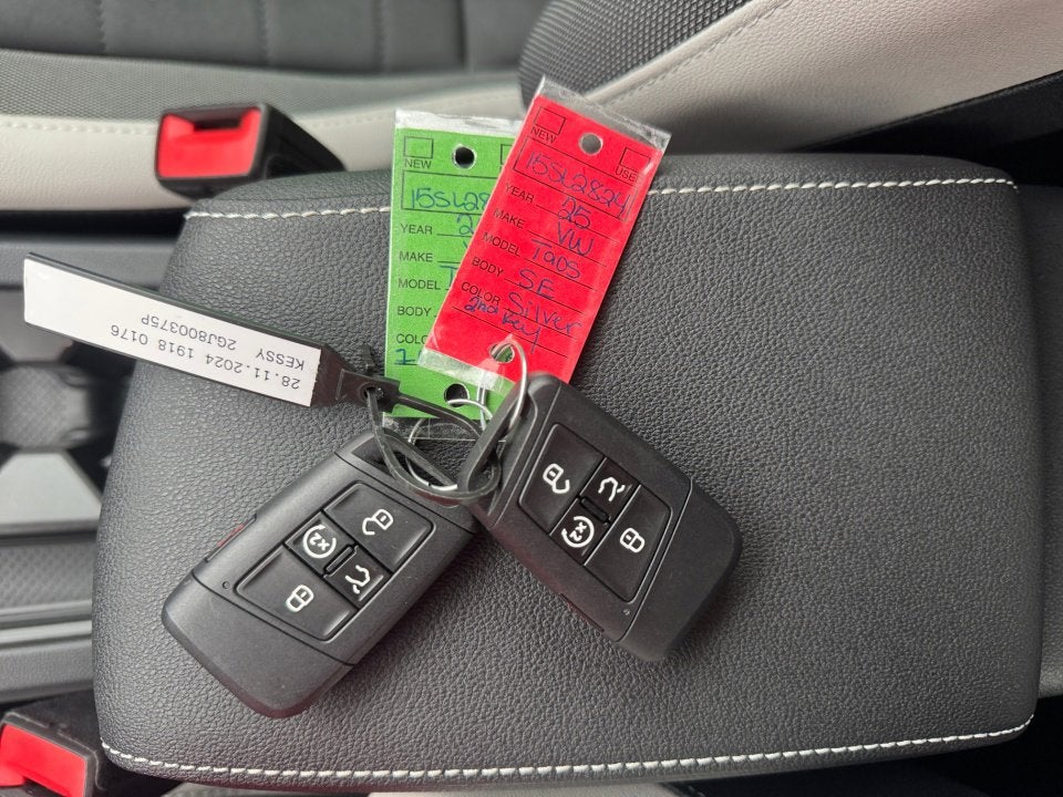 2025 Volkswagen Taos SE