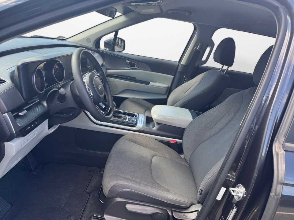 2022 Kia Carnival LX