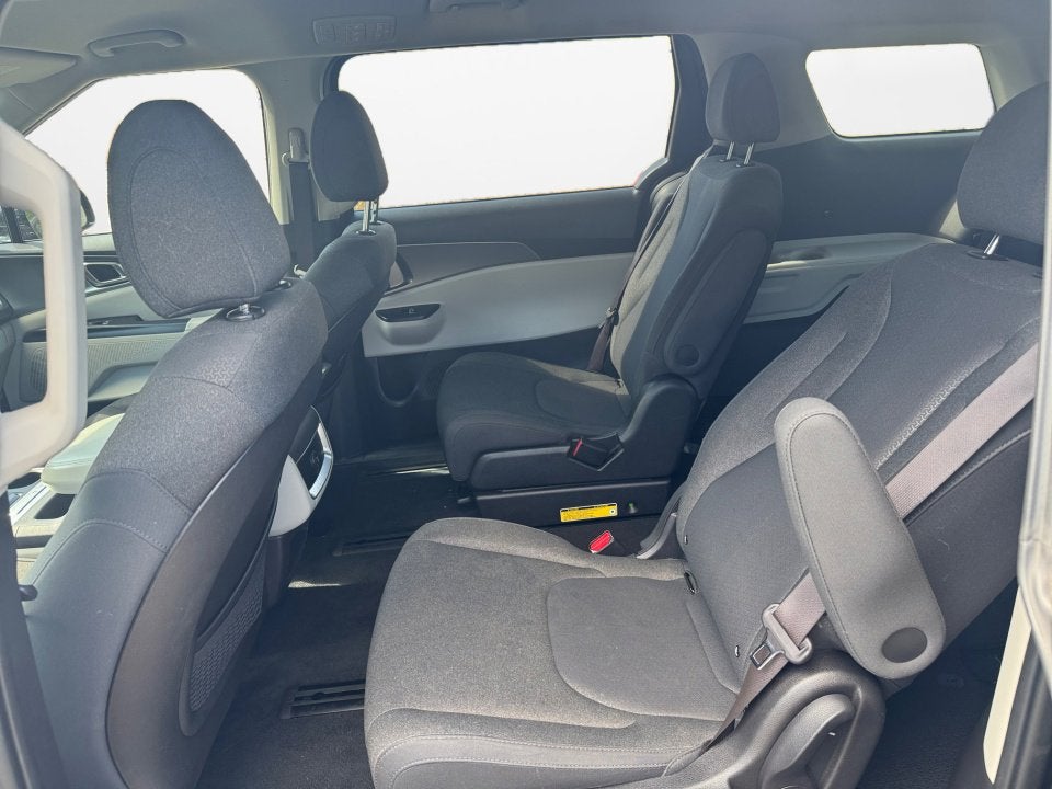 2022 Kia Carnival LX