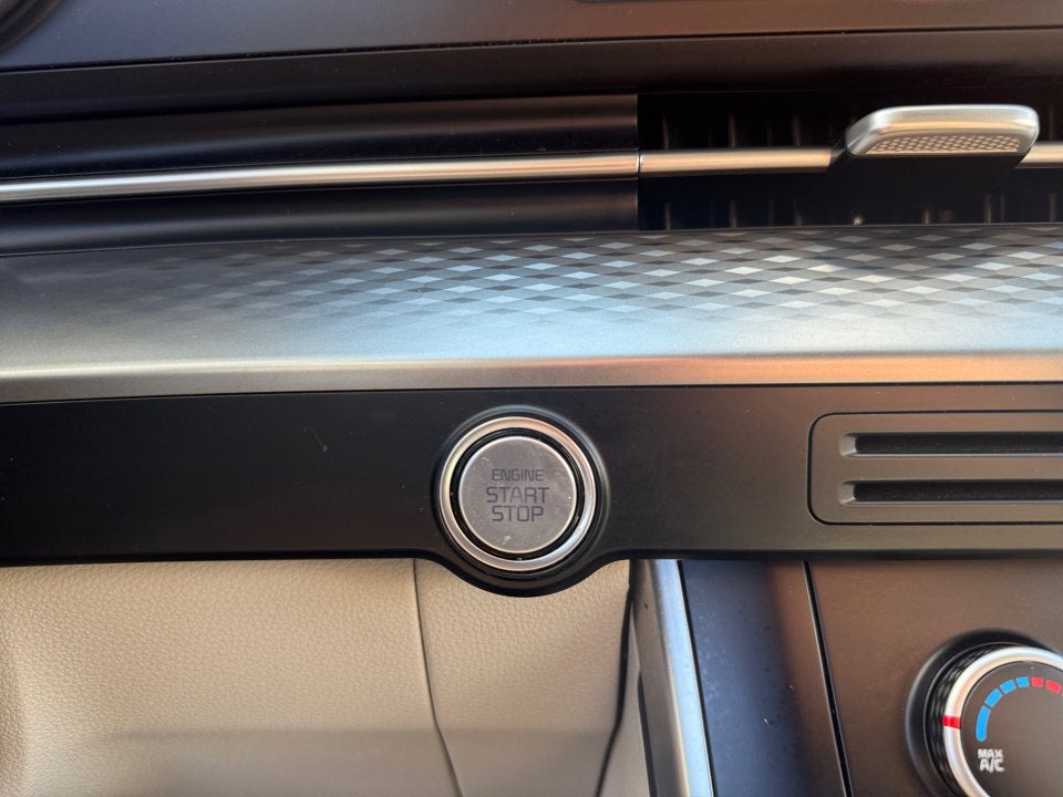 2022 Kia Carnival LX