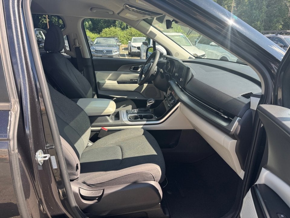 2022 Kia Carnival LX