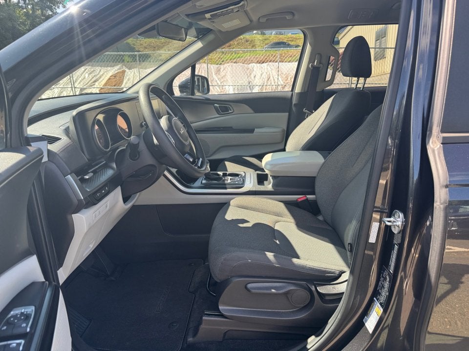 2022 Kia Carnival LX