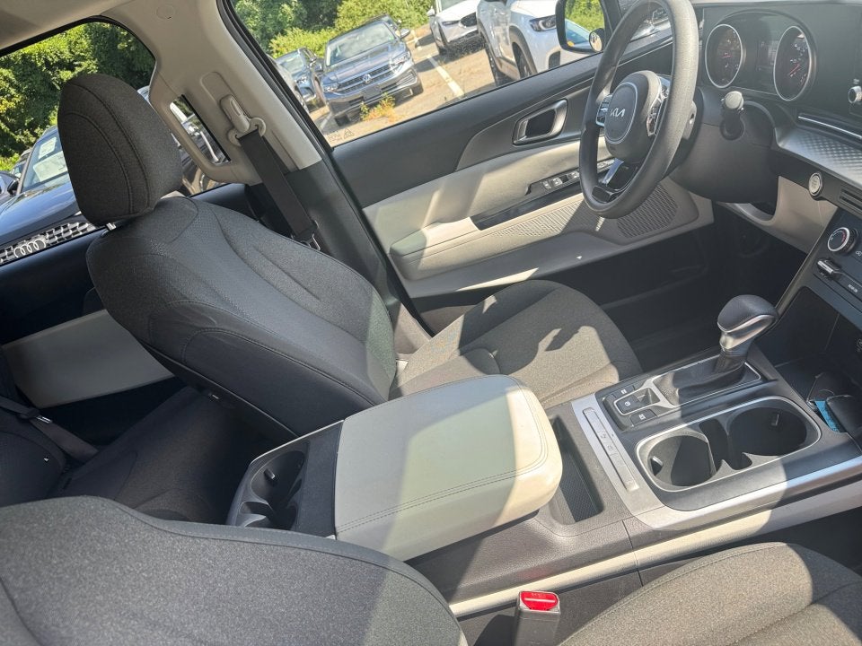 2022 Kia Carnival LX