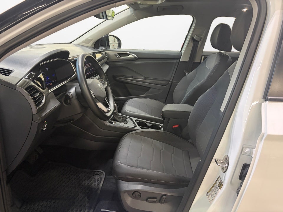 2025 Volkswagen Taos 1.5T SE Black