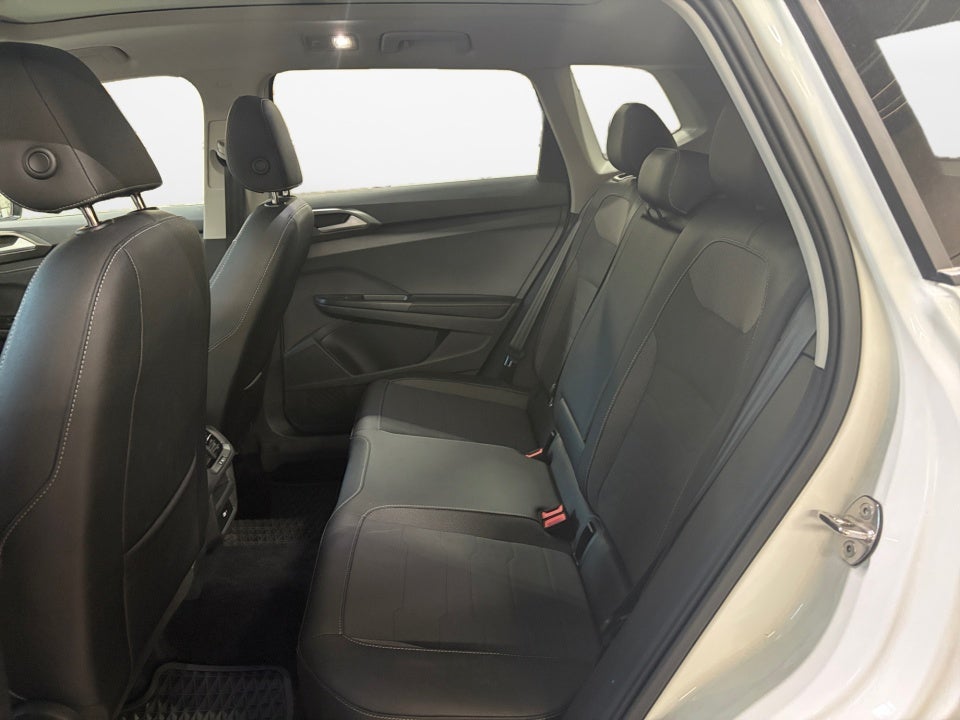 2025 Volkswagen Taos 1.5T SE Black