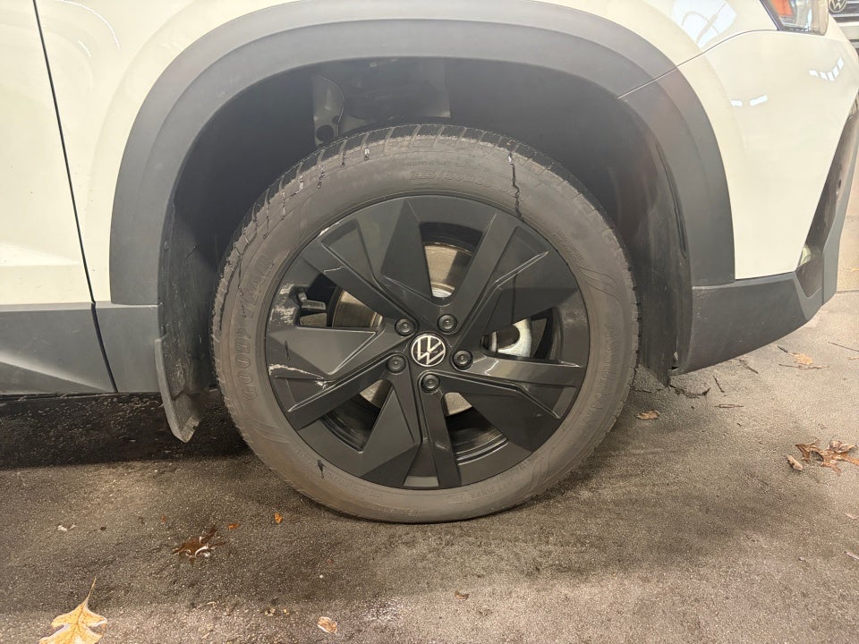 2025 Volkswagen Taos 1.5T SE Black