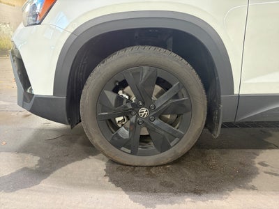 2025 Volkswagen Taos 1.5T SE Black