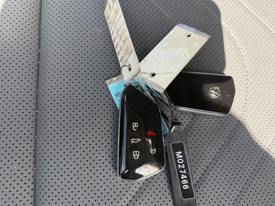 2025 Volkswagen Tiguan 2.0T SE