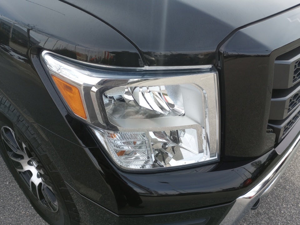 2021 Nissan TITAN Crew Cab SV 4x4