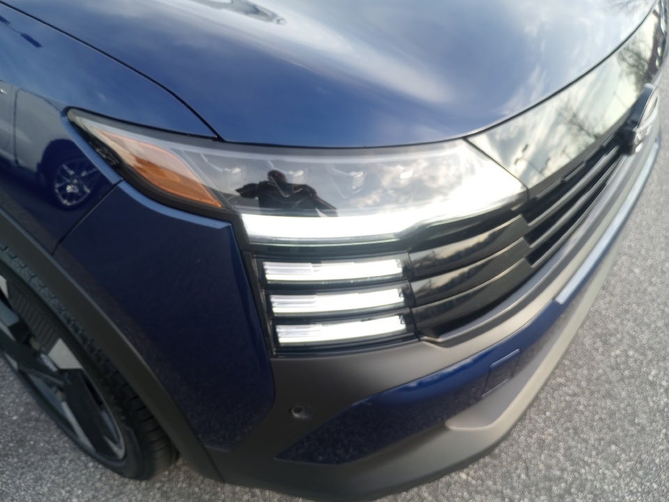 2025 Nissan Kicks SR FWD