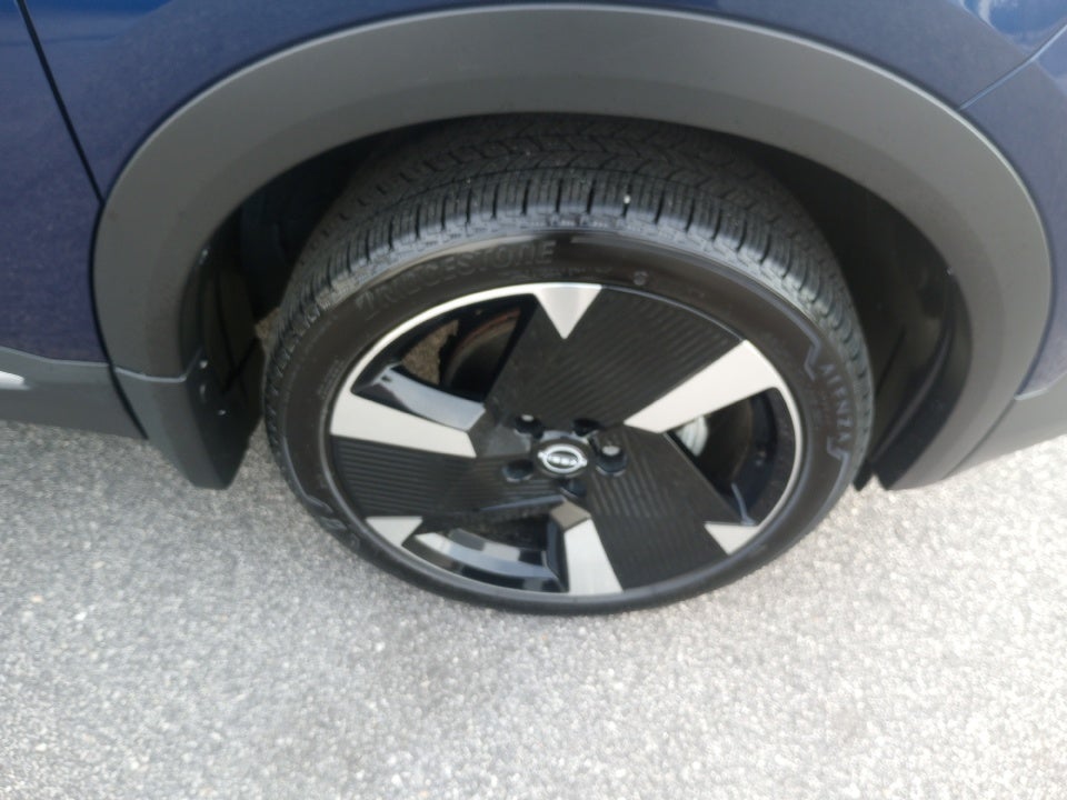 2025 Nissan Kicks SR FWD