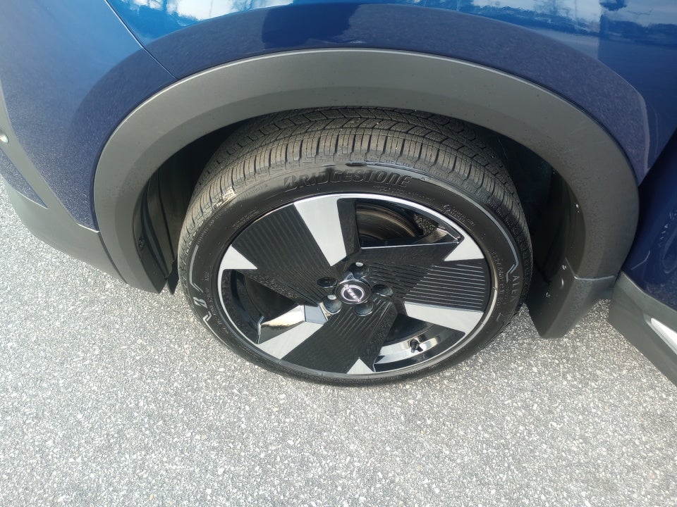 2025 Nissan Kicks SR FWD