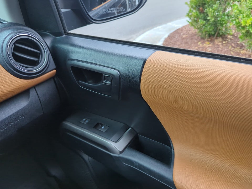 2017 Toyota Tacoma SR5 V6