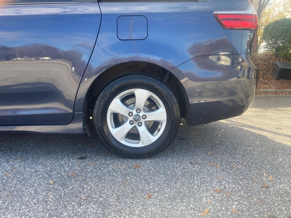 2018 Toyota Sienna LE 8 Passenger