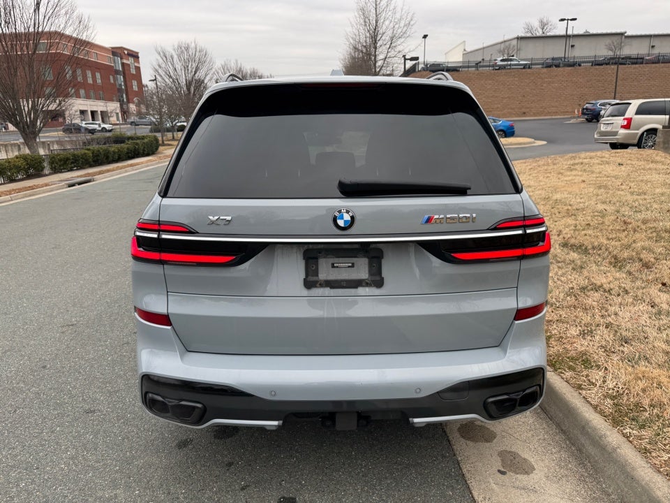 2023 BMW X7 M60i