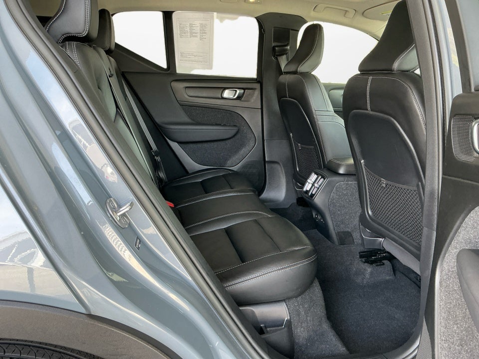 2023 Volvo XC40 B5 Plus Dark Theme