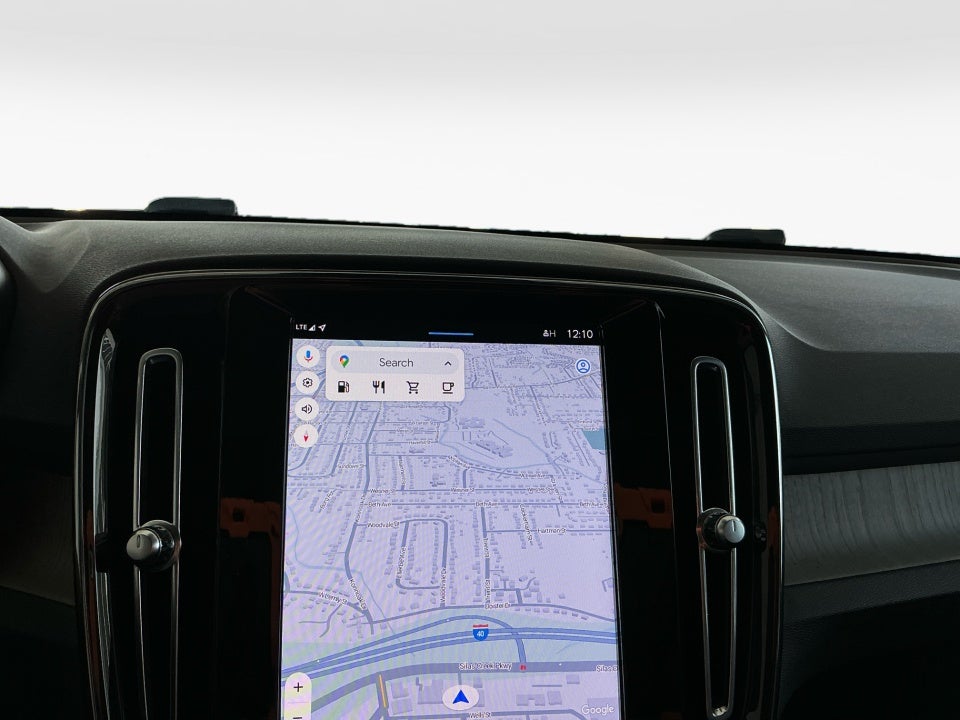 2023 Volvo XC40 B5 Plus Dark Theme