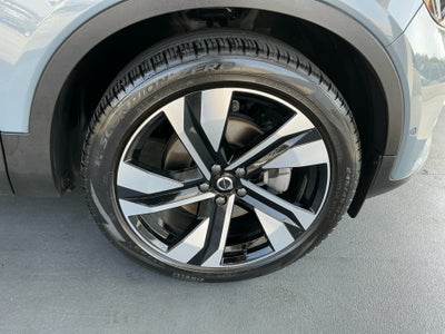 2023 Volvo XC40 B5 Plus Dark Theme