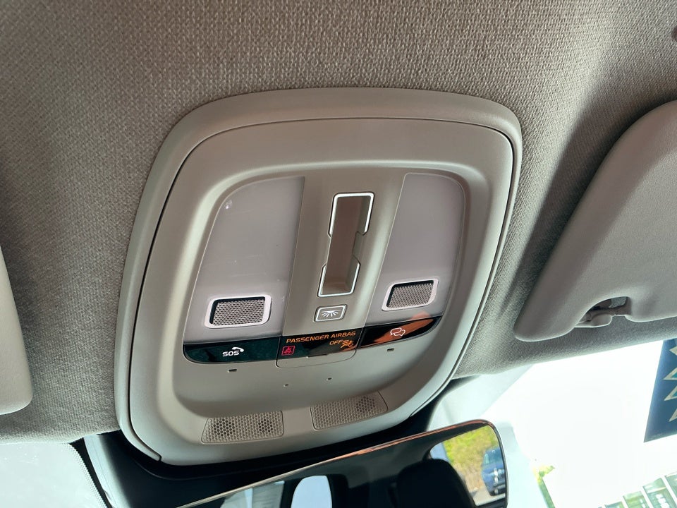 2023 Volvo XC40 B5 Plus Dark Theme