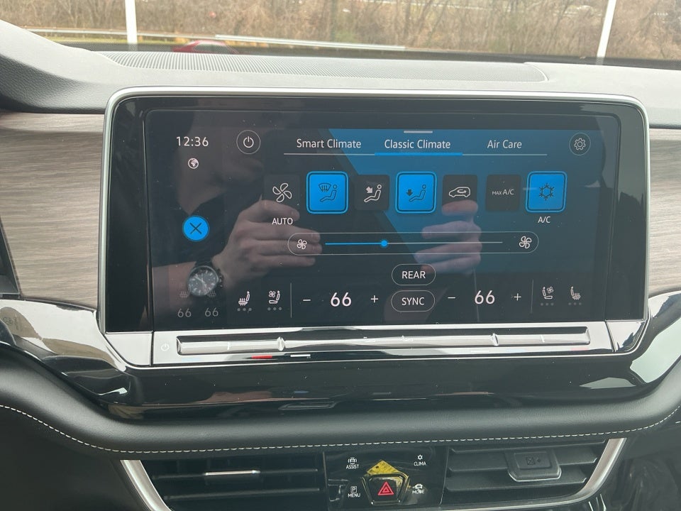 2025 Volkswagen Atlas 2.0T SEL Premium R-Line