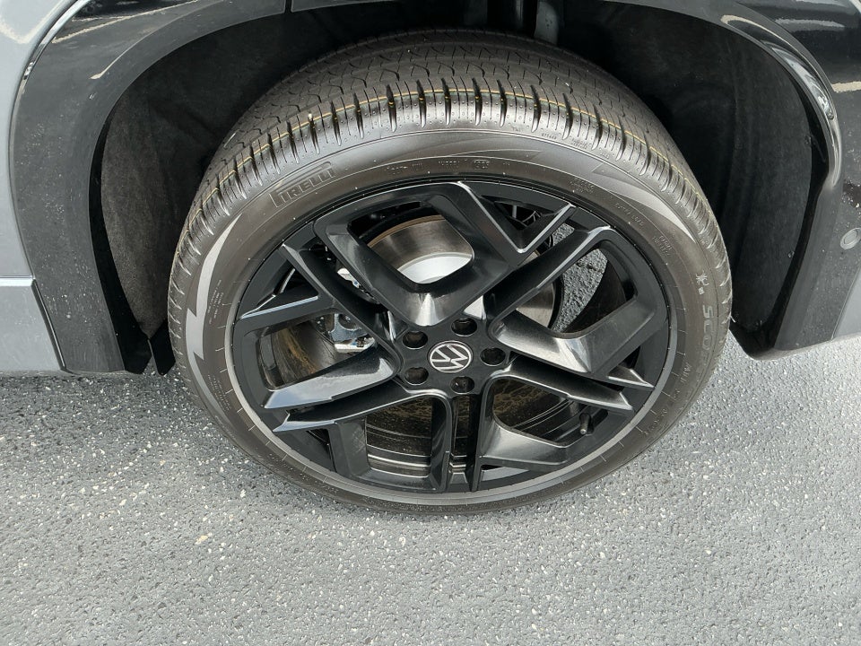 2025 Volkswagen Tiguan 2.0T SE R-Line Black