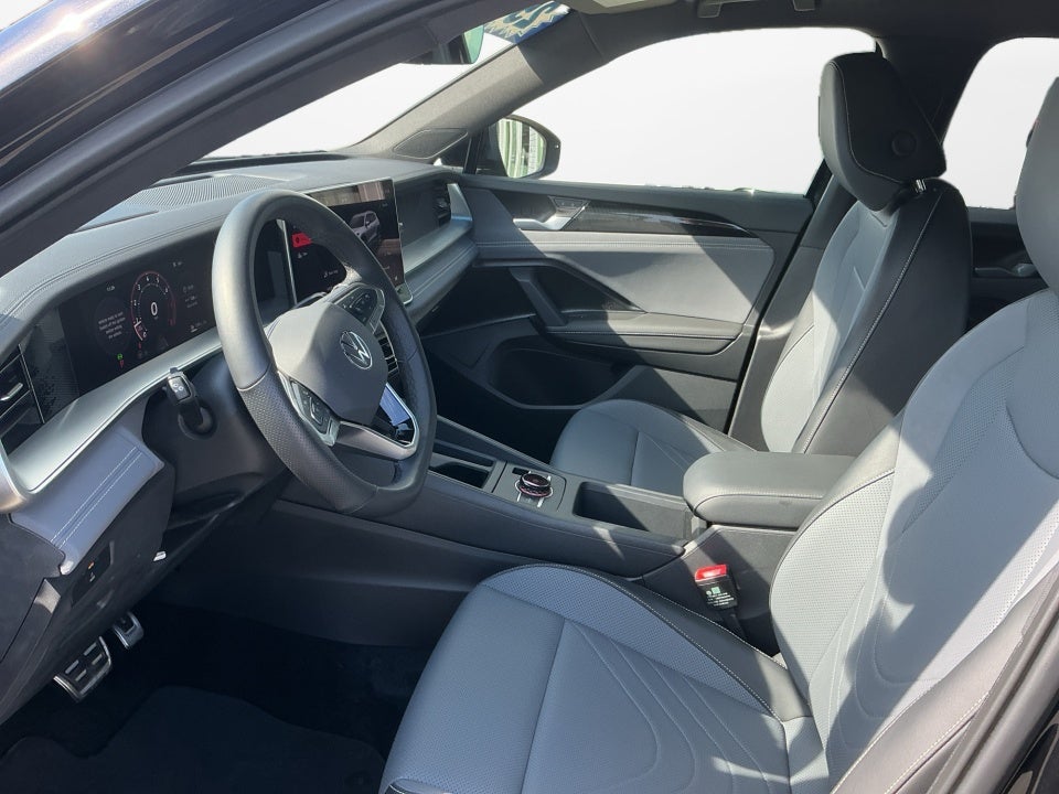 2025 Volkswagen Tiguan 2.0T SE R-Line Black