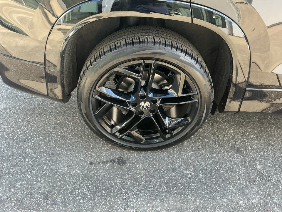 2025 Volkswagen Tiguan 2.0T SE R-Line Black