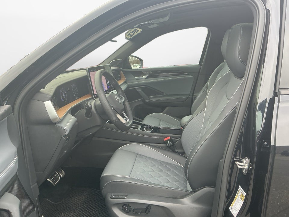 2025 Volkswagen Tiguan 2.0T SEL R-Line