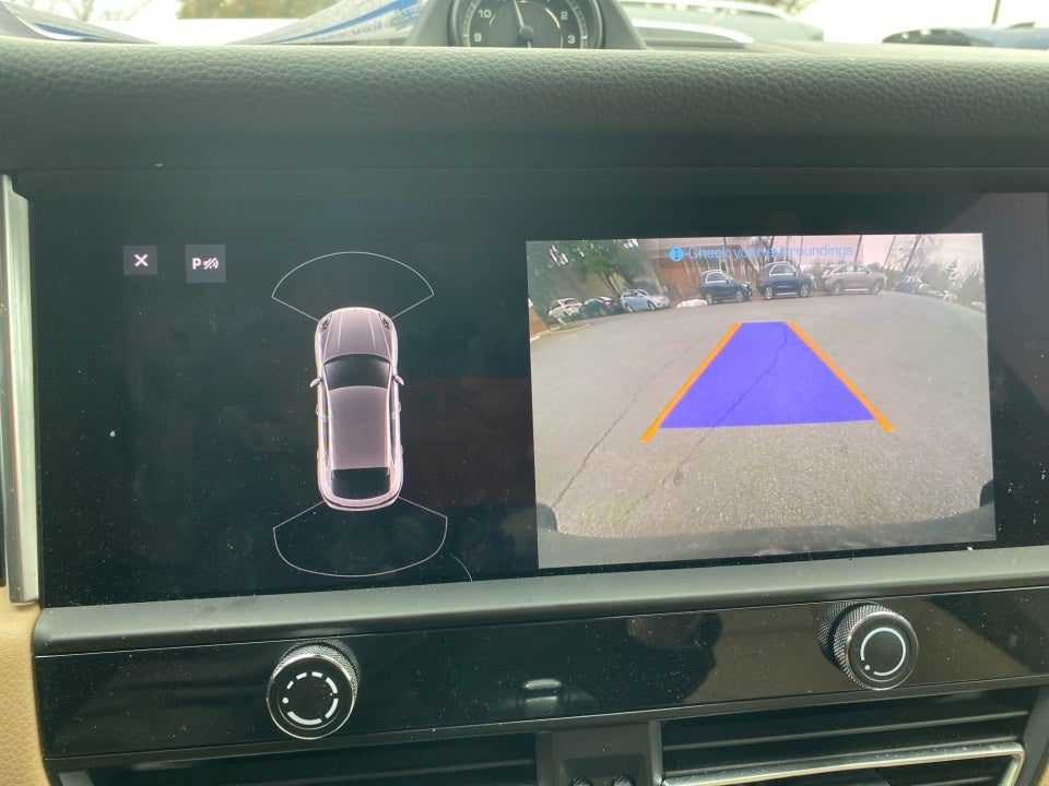 2023 Porsche Macan Base