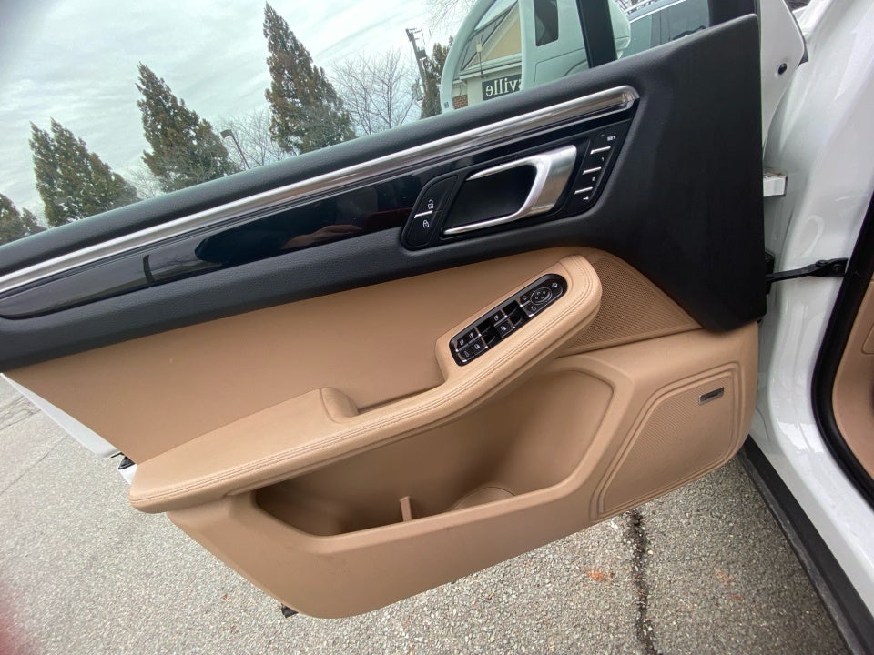 2023 Porsche Macan Base