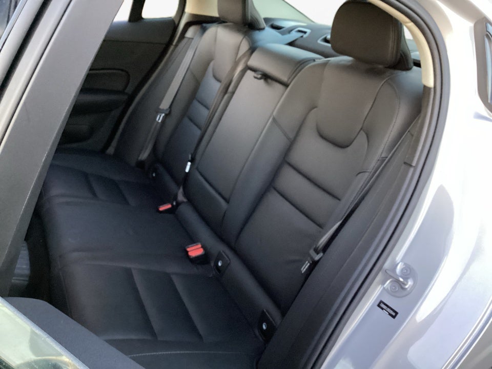 2024 Volvo S60 Recharge Plug-In Hybrid T8 Plus Dark Theme