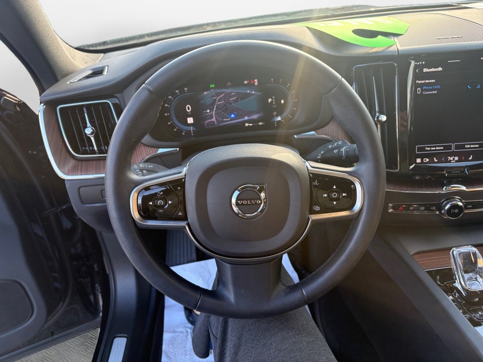 2023 Volvo XC60 B6 Ultimate Dark Theme