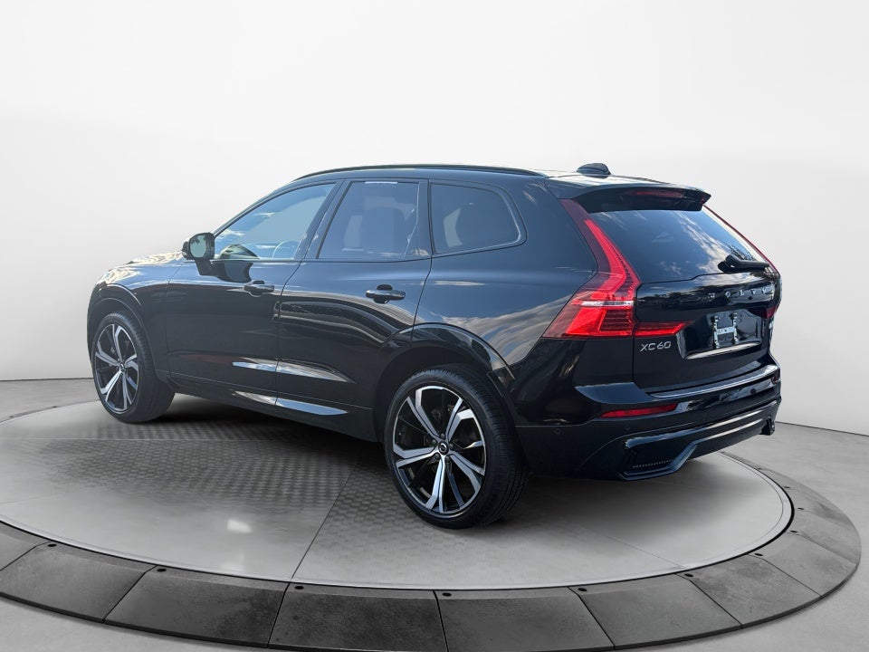 2023 Volvo XC60 B6 Ultimate Dark Theme
