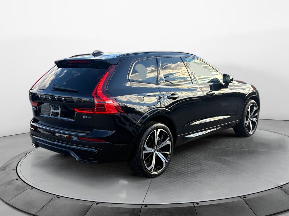 2023 Volvo XC60 B6 Ultimate Dark Theme