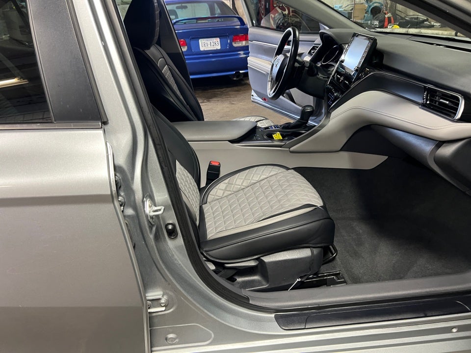 2023 Toyota Camry SE Hybrid