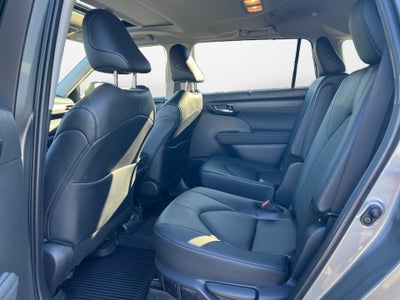 2025 Toyota Highlander XLE