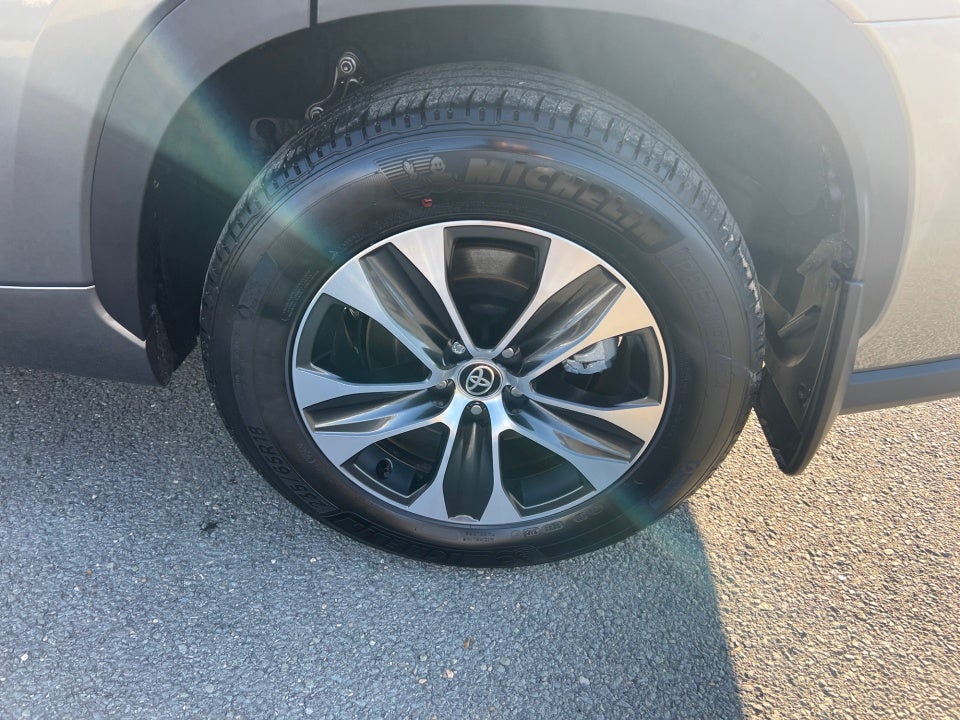 2025 Toyota Highlander XLE