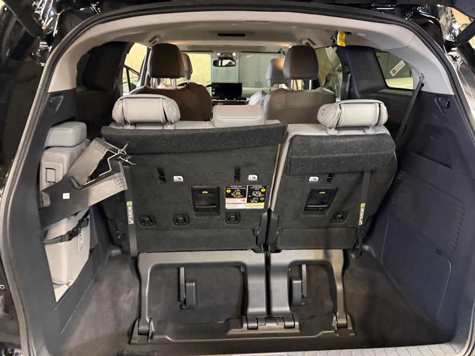 2025 Toyota Sienna XLE 8 Passenger