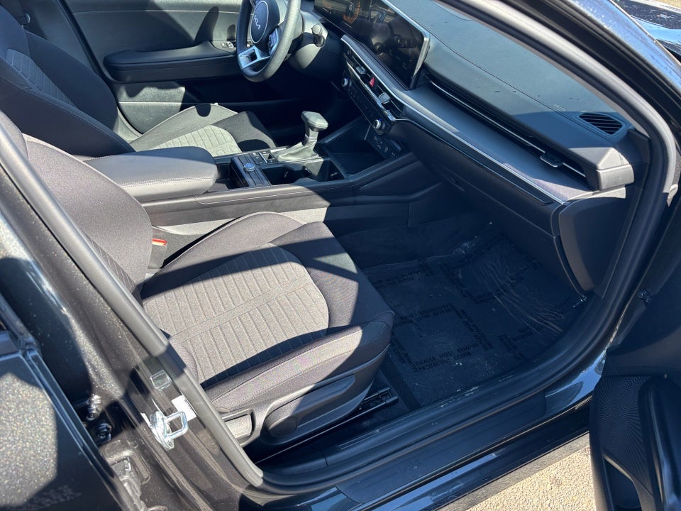 2025 Kia K5 LXS