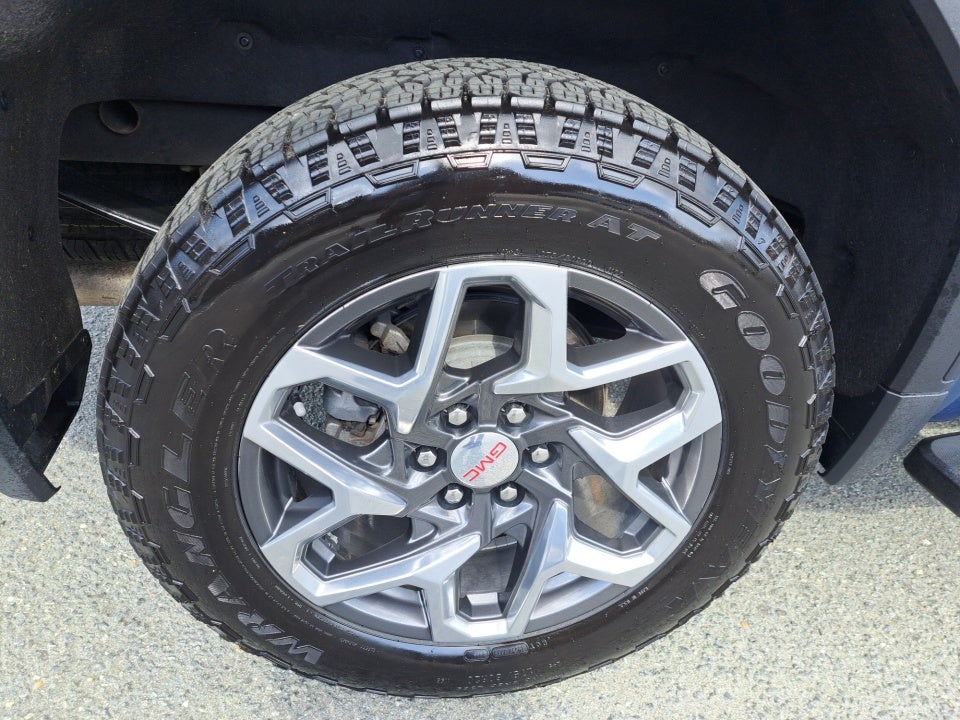 2024 GMC Sierra 1500 4WD Crew Cab Short Box SLT